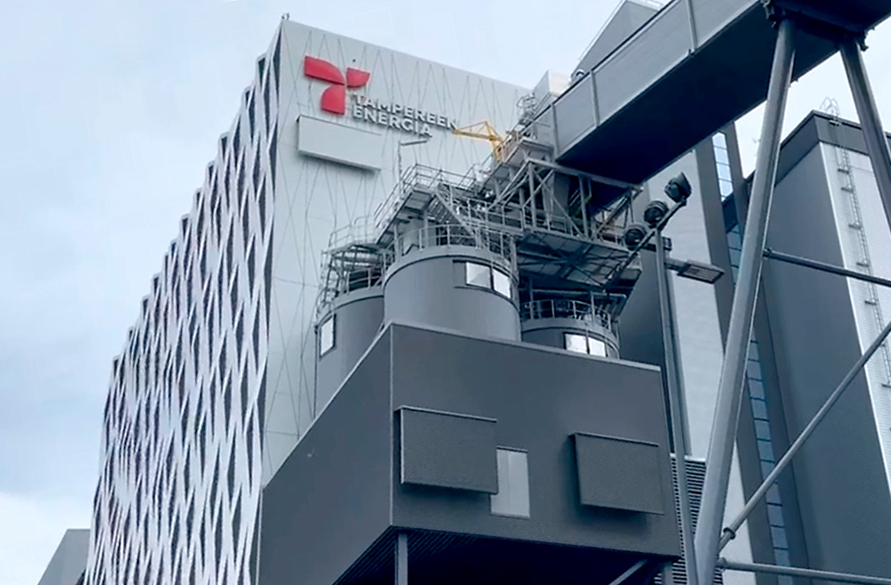 Tampereen Energian huoltorakennus Naistenlahden voimalaitosalueella, teollinen ympäristö ja muutostyöhanke osana Josiran urakointia.