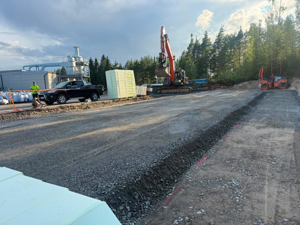 materiaalikatosten maanrakennus- ja teräsrakennustyöt Purson alumiinisulatolla